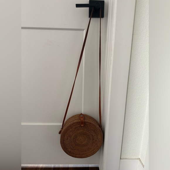 Handcrafted Tan Rattan Bag - Picture 2 of 3